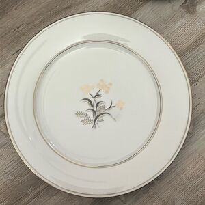 Elegant White and Gold Dinner Plate